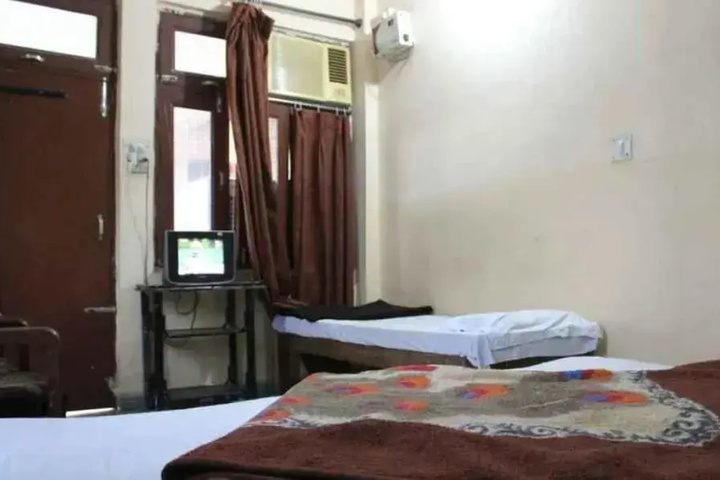Room 4 of 6