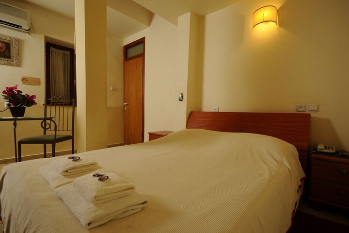 Room 7 of 69