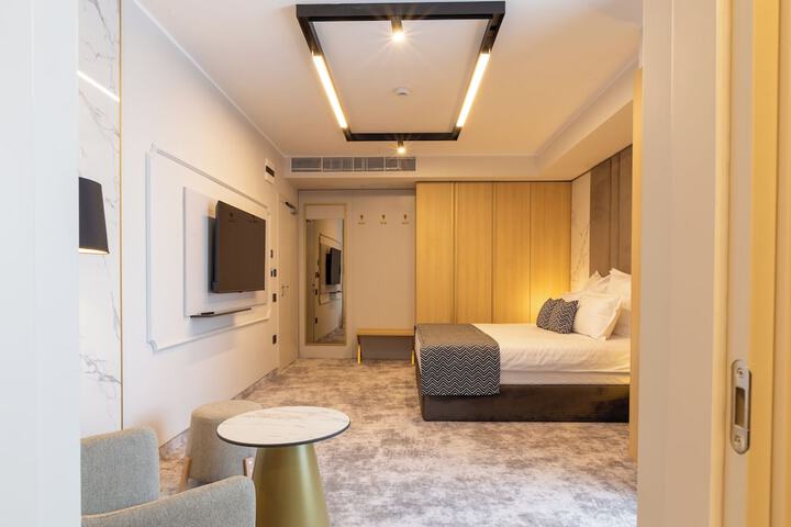 Room 12 of 37