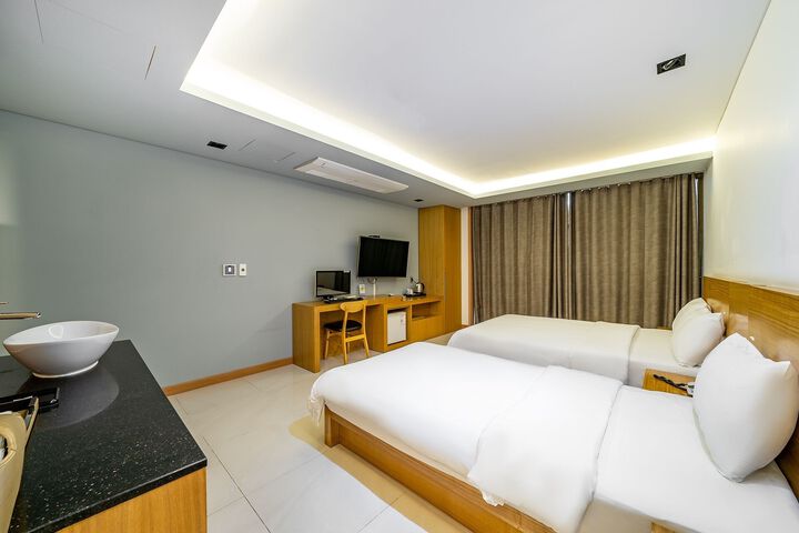 Room 55 of 176