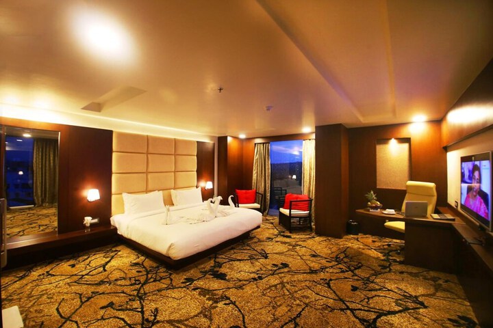 Room 17 of 36