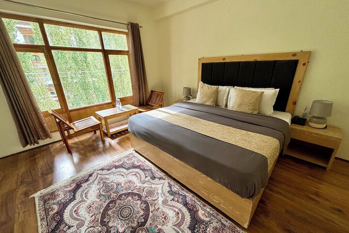 Room 10 of 30