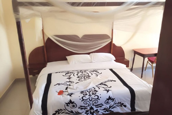 Room 4 of 14