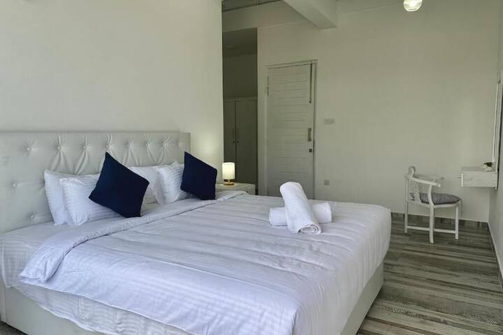 Room 2 of 27