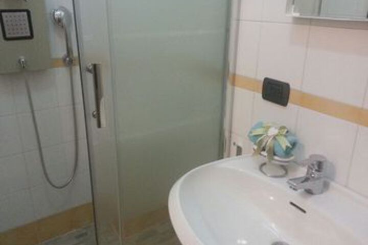 Room 2 of 29