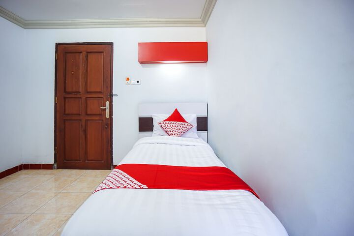 Room 13 of 32