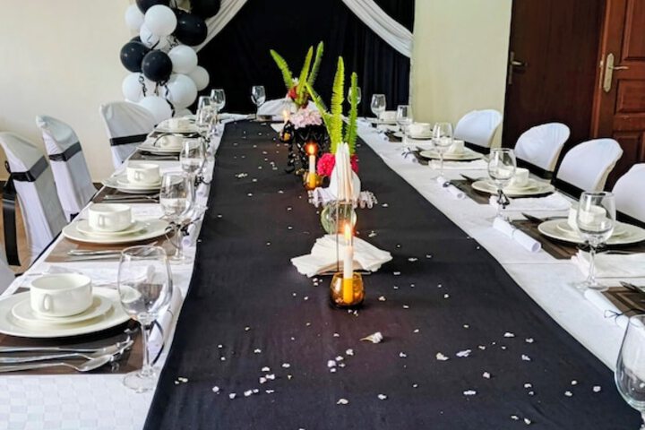 Dining 16 of 19