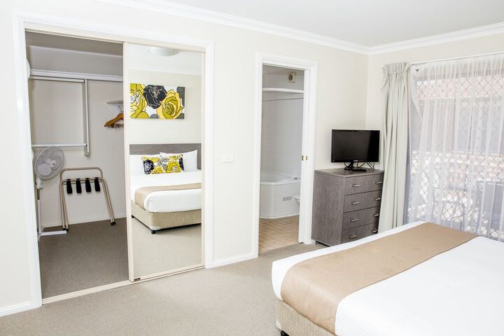Room 25 of 136