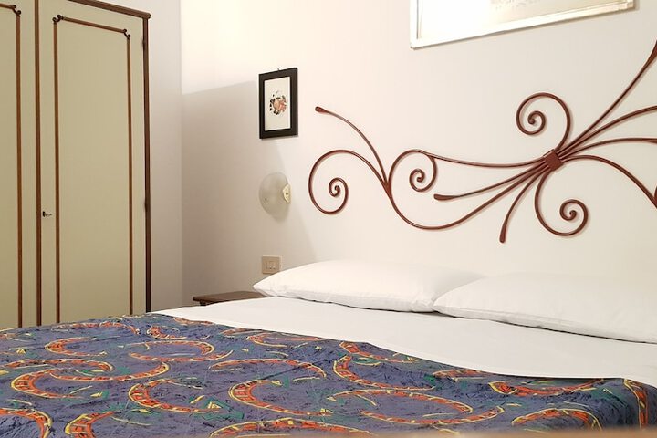 Room 12 of 30
