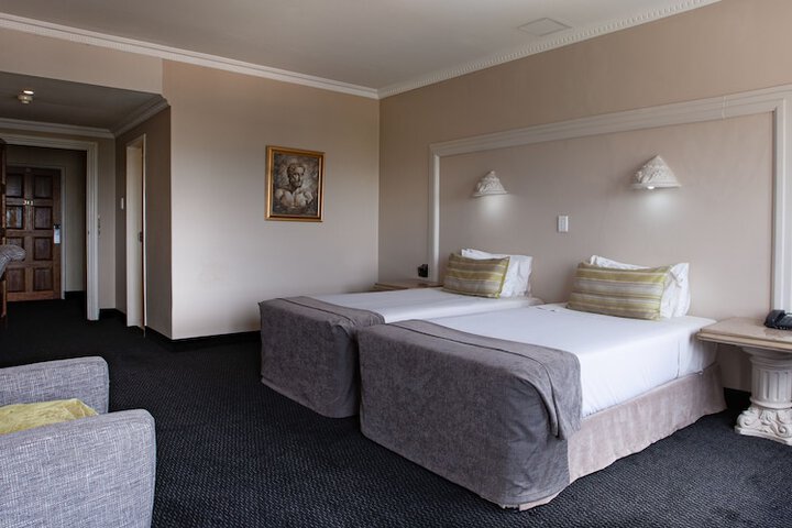 Room 13 of 77