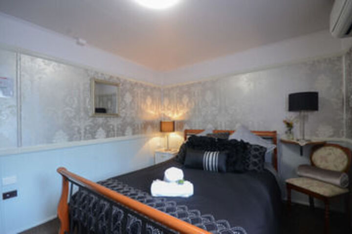 Room 14 of 33