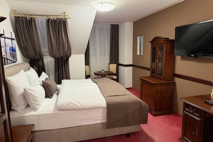 Room 7 of 20