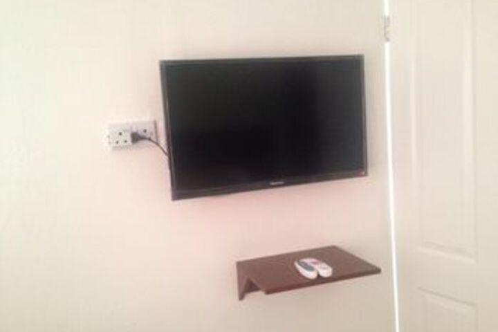 Room 9 of 12