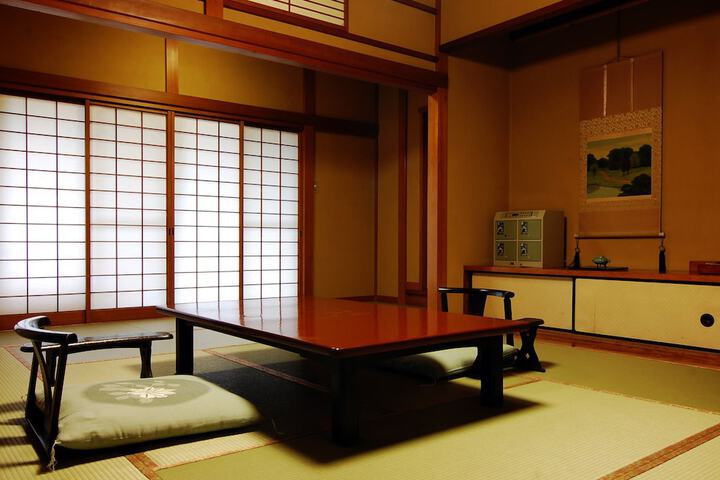 Room 9 of 137