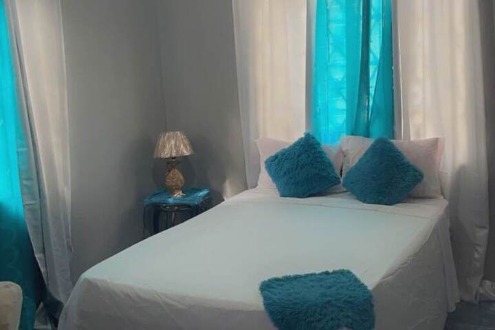 Room 5 of 10