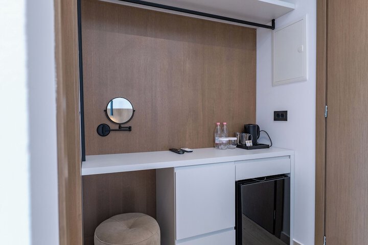 Room 5 of 244