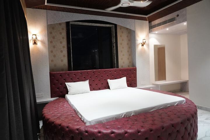 Room 32 of 60