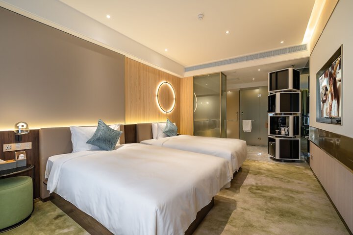 Room 12 of 96