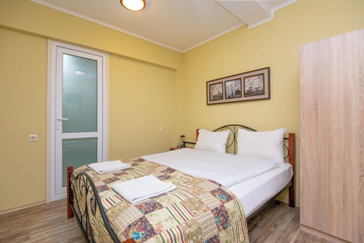 Room 8 of 18