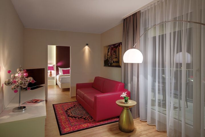 Room 73 of 121