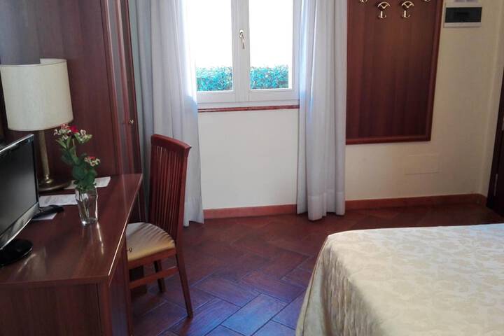 Room 32 of 68