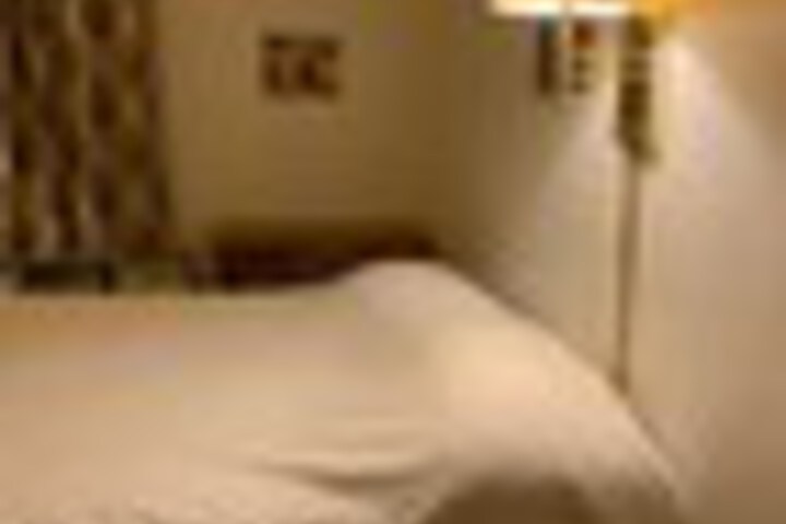Room 65 of 204
