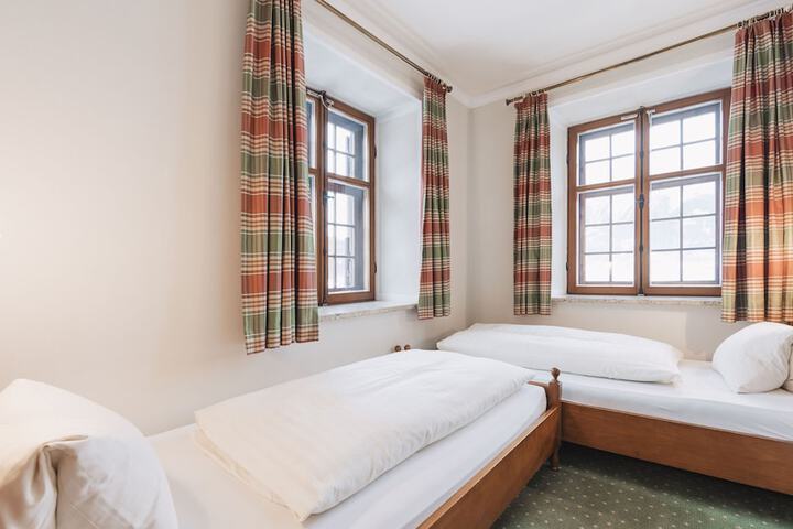 Room 15 of 153
