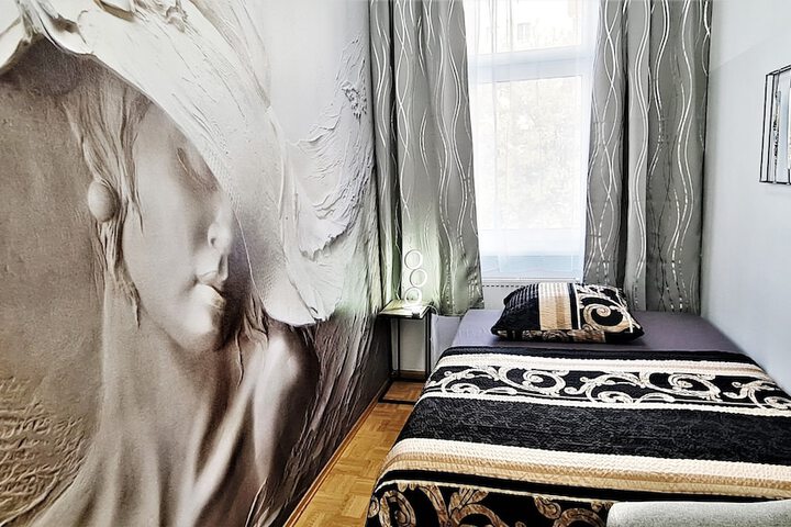 Room 16 of 35