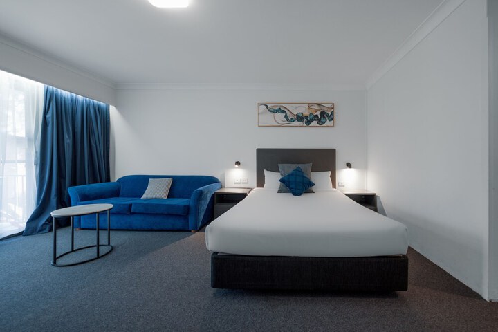 Room 33 of 72