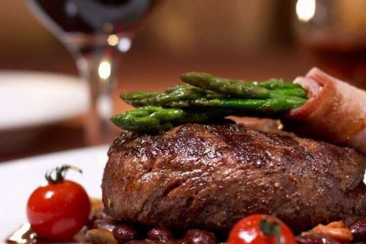 Dining 32 of 49