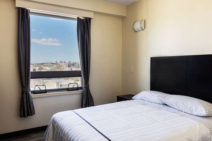 Comfort Queen Bed (1 of 8)