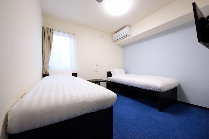 Room 9 of 39