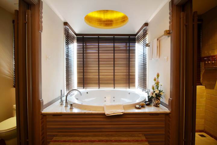 Hot Tub 62 of 140