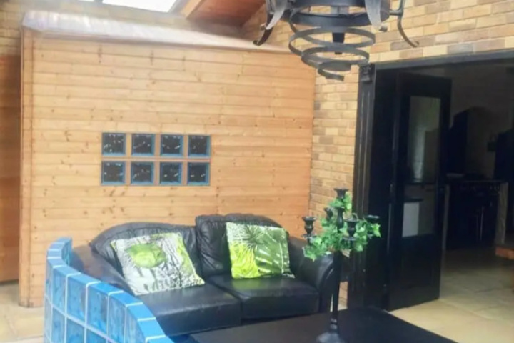 4 Bed House with Swimming pool and Sauna