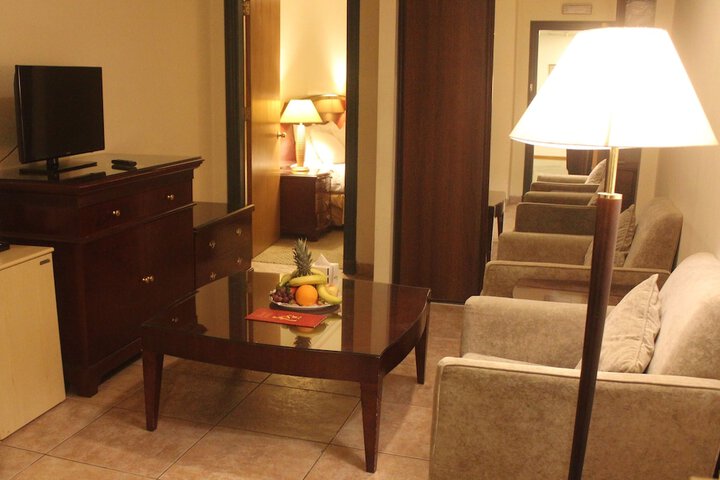 Room 15 of 77