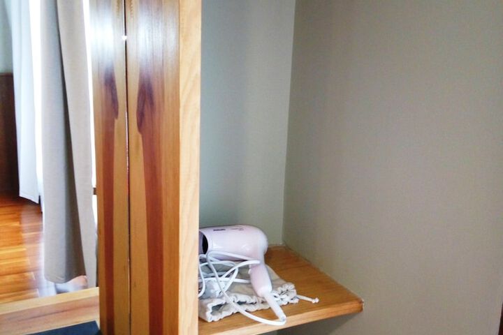 Room 13 of 32