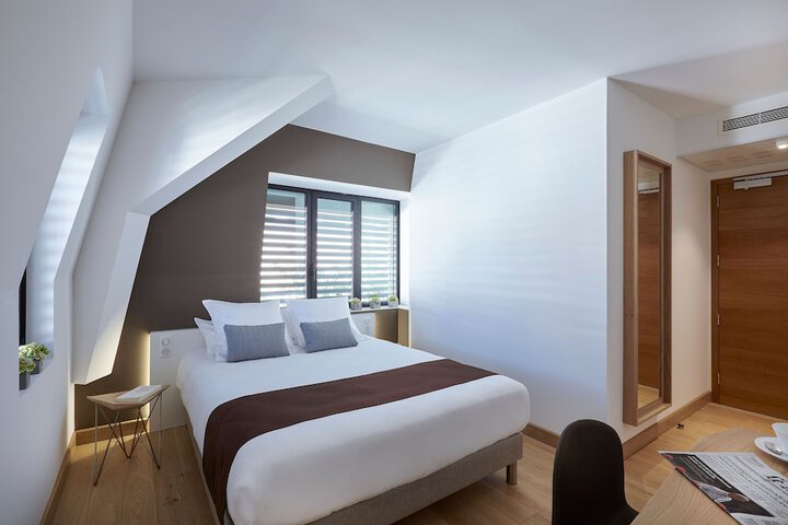 Room 3 of 53