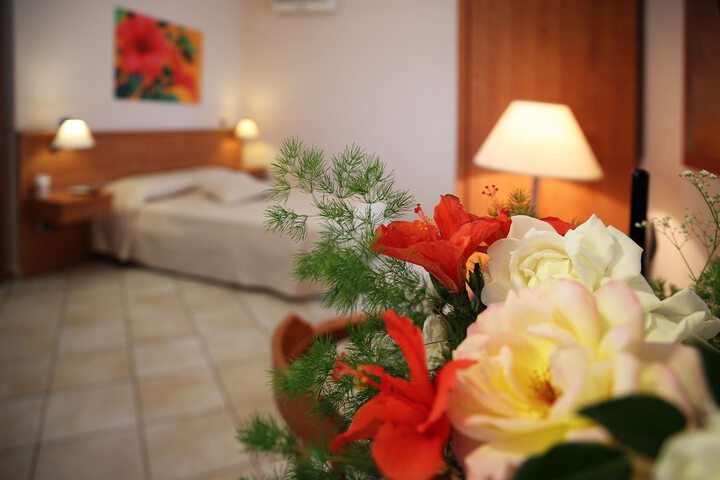 Room 6 of 30
