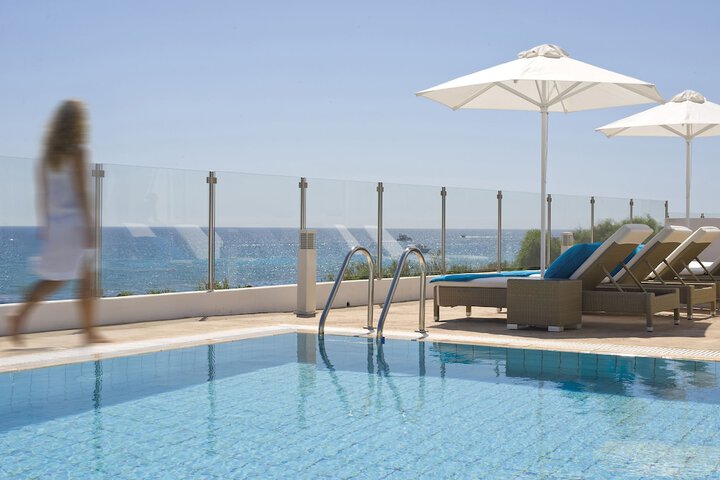 Hotel Pool