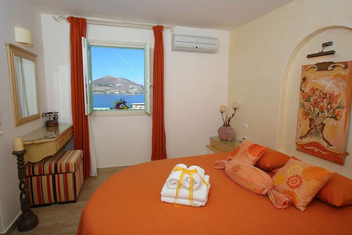 Room 3 of 223