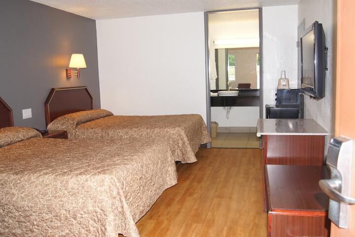 2 Double Beds (4 of 5)