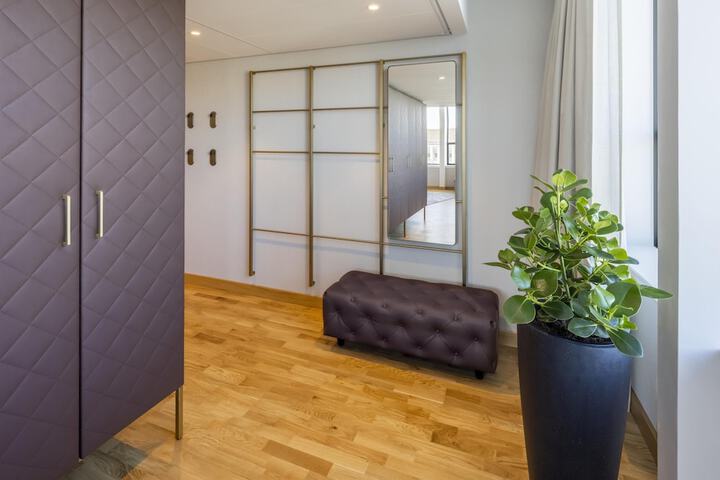Room 42 of 128