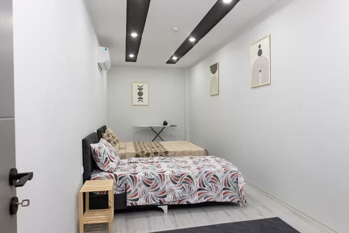 Room 32 of 293