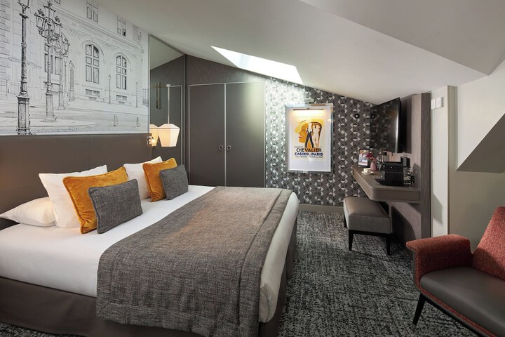 Room 33 of 70