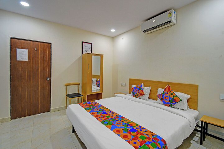 Room 10 of 27