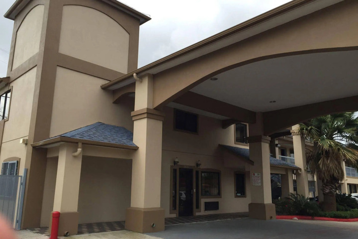 LOTUS INN