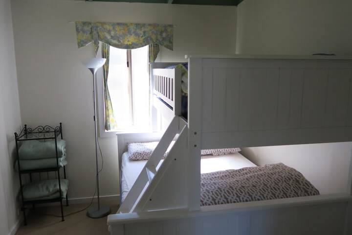 Room 9 of 74