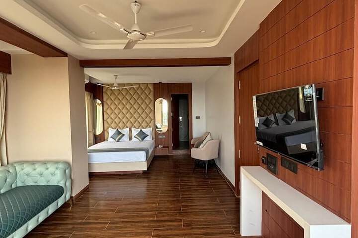 Room 7 of 34