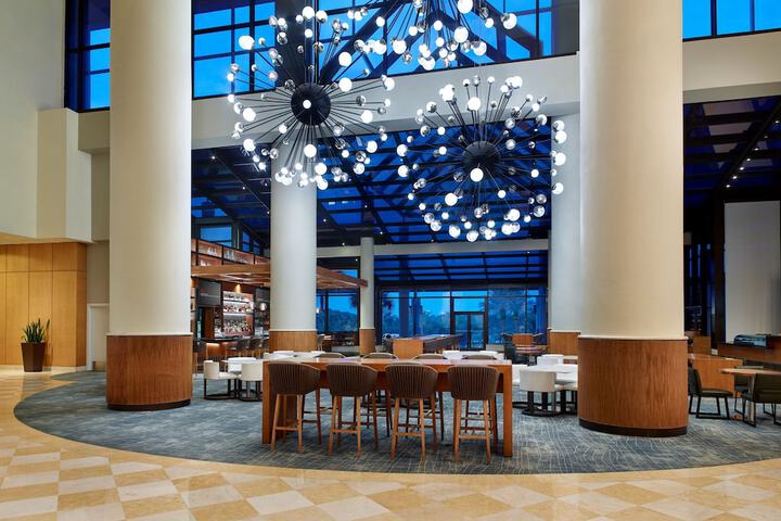 Lobby lounge