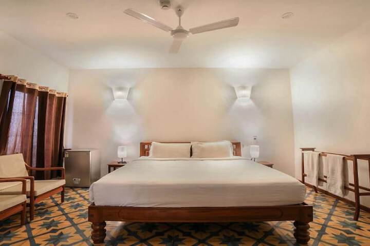 Room 7 of 20